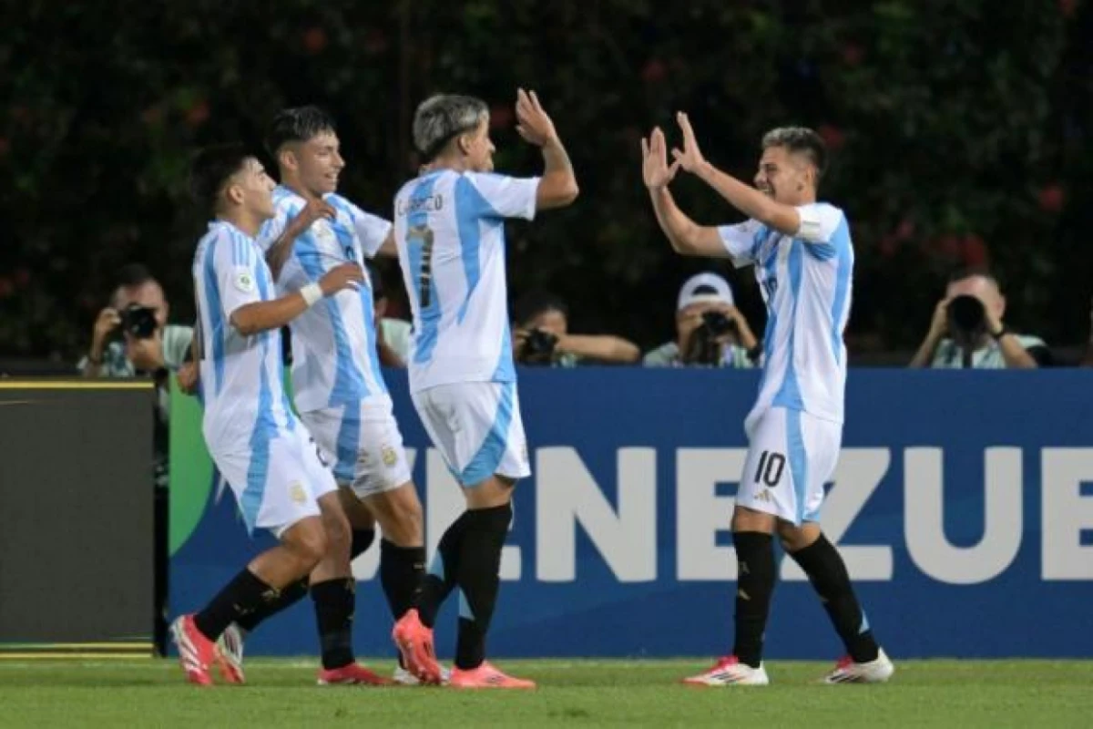 Argentina y 'El Diablito' Echeverri llevan al infierno a Brasil en su debut en el Sudamericano Sub-20