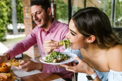 Cinco hábitos cotidianos que pueden dañar el hígado sin que lo notes