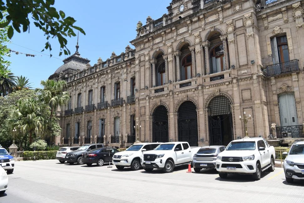 RELACIÓN CON LOS MUNICIPIOS. La Provincia mantiene vigente un esquema de asistencia a los intendentes. la gaceta / Foto de José Nuno