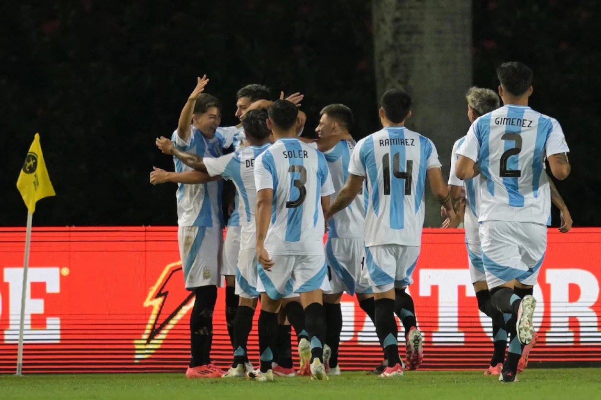 La Selección Argentina Sub 20 se mide ante Colombia. 