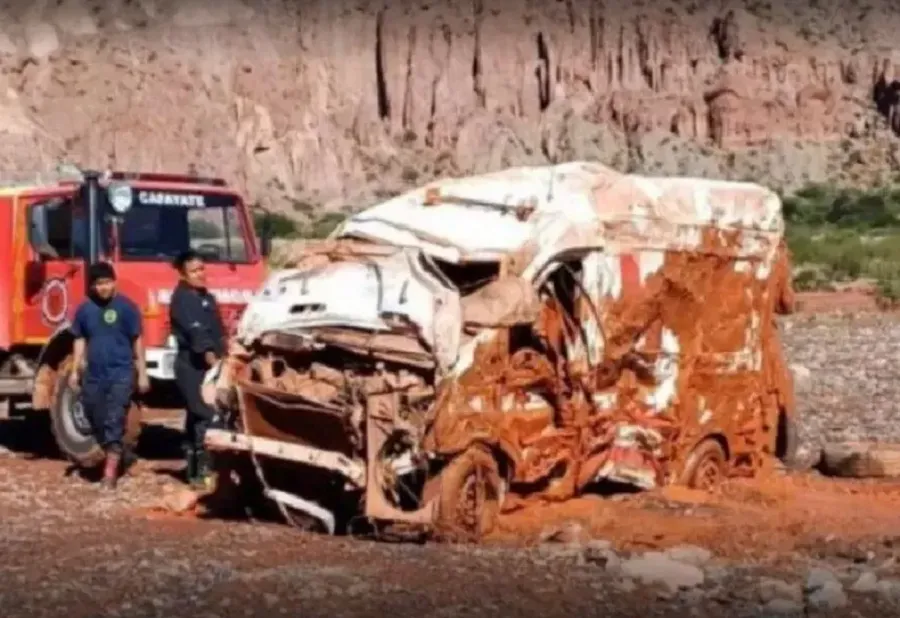 Cafayate: un alud arrastró una ambulancia que trasladaba a un paciente