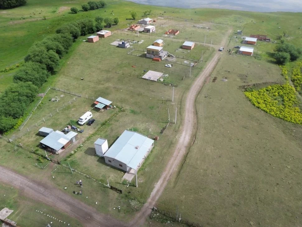 EL LUGAR DE LA POLÉMICA. Una vista aérea de “Loteo Gaucho Castro”, tierras que desataron un conflicto que pocos saben cómo terminará.