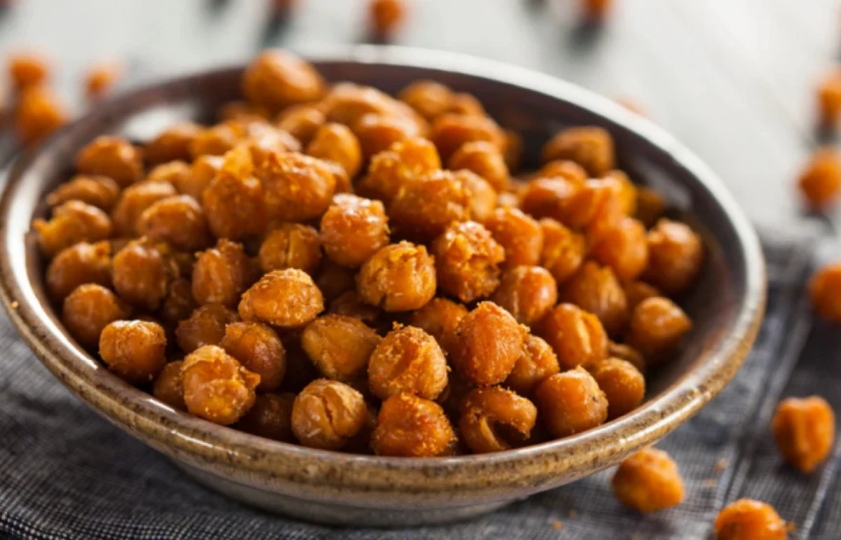 Garbanzos crocantes, una receta ideal para sustituir las papas fritas.