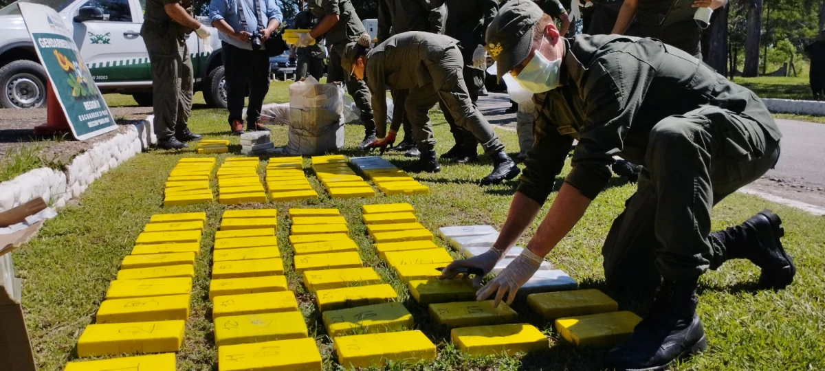 GOLPE AL NARCOTRÁFIO. Los paquetes de cocaína que eran transportados en una camioneta.