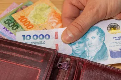 Crece la doble ocupación y se profundiza la caída salarial en plena recesión