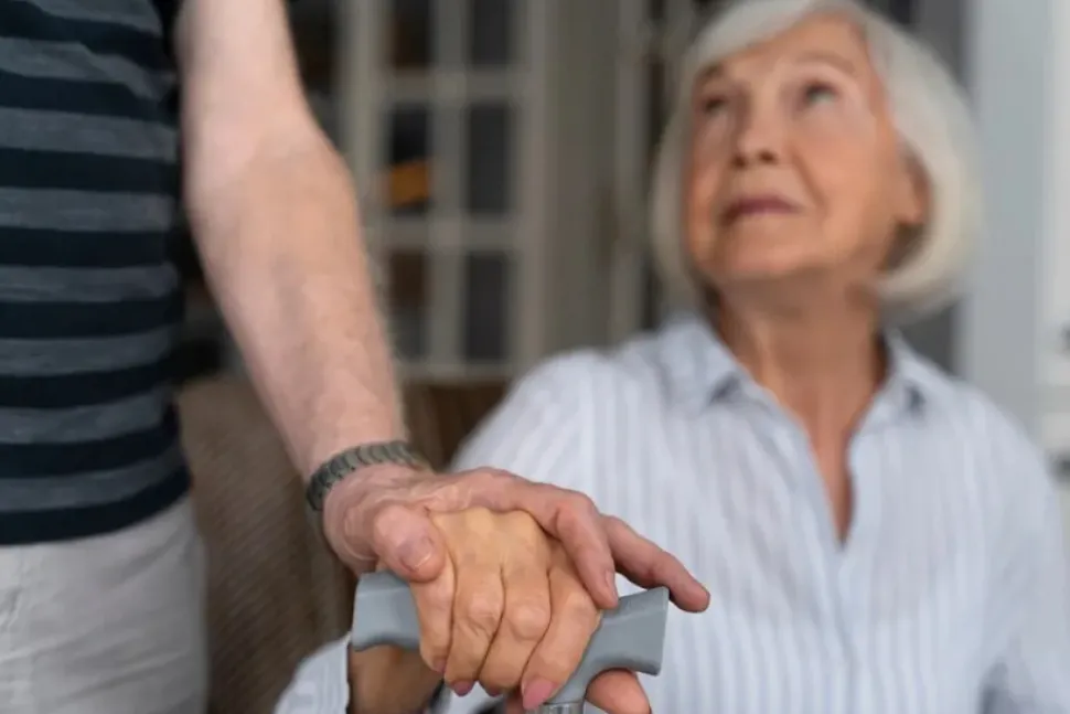 ¿El Alzheimer se hereda? Un estudio destaca el rol de los antecedentes maternos en el riesgo