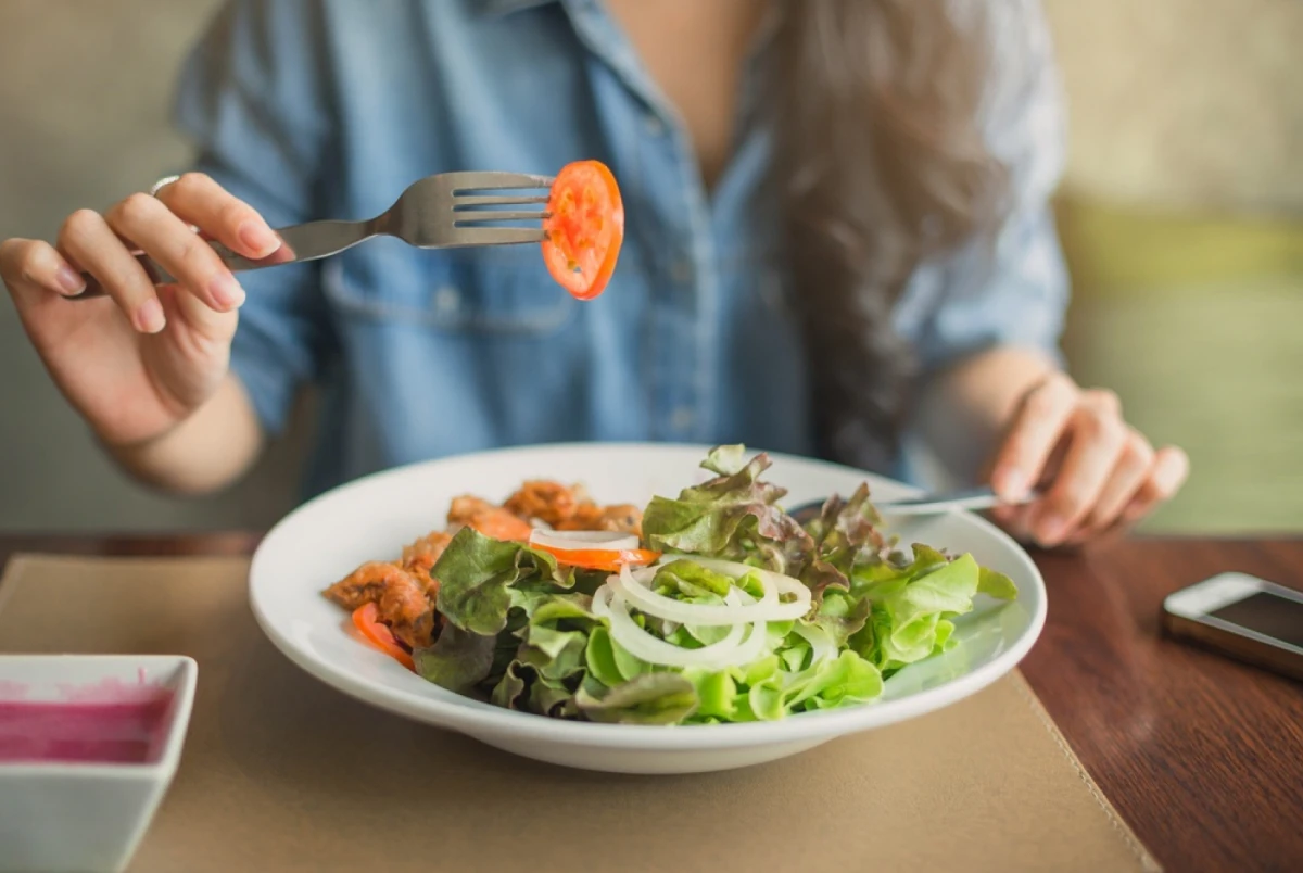 ¿Cuáles son los horarios de comida más convenientes en verano?