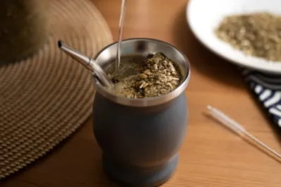 Esta hierba para el mate ayuda a calmar el dolor de estómago y aliviar la indigestión