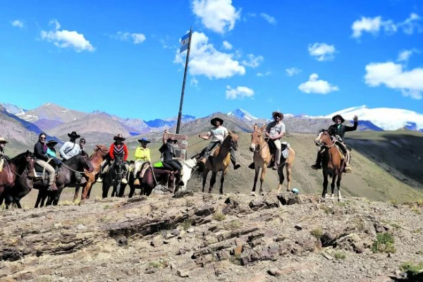 Un tucumano viajó desde Famaillá para cruzar la Cordillera de los Andes a caballo