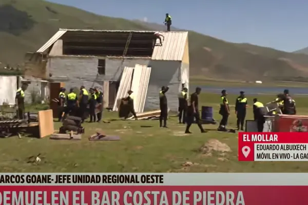 Usurpación de tierras fiscales en El Mollar: la Policía demolió el bar Costa de Piedra