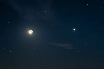 ¿Cuál es el planeta que brilla junto a la Luna?: conocé hasta cuándo se podrá verlo