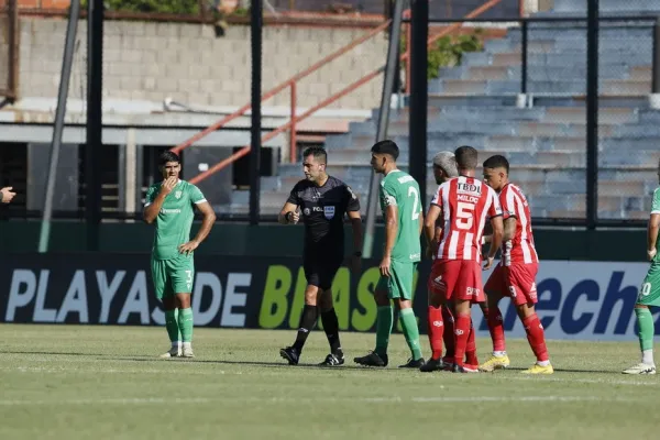 No puedo hablar: Luis Lobo Medina se refugia en el silencio luego de la polémica en Barracas Central-Banfield