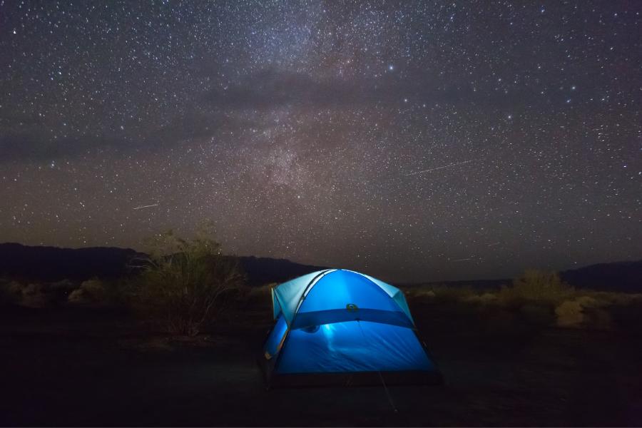 BAJO LAS ESTRELLAS. California ofrece otro destino increíble para apreciar el cielo. / UNSPLASH