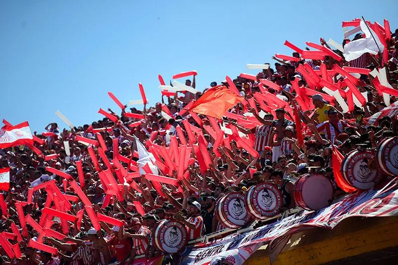 TODO LISTO. Los hinchas de San Martín de Tucumán tendrán la posibilidad de acompañar al equipo en un nuevo partido definitorio.