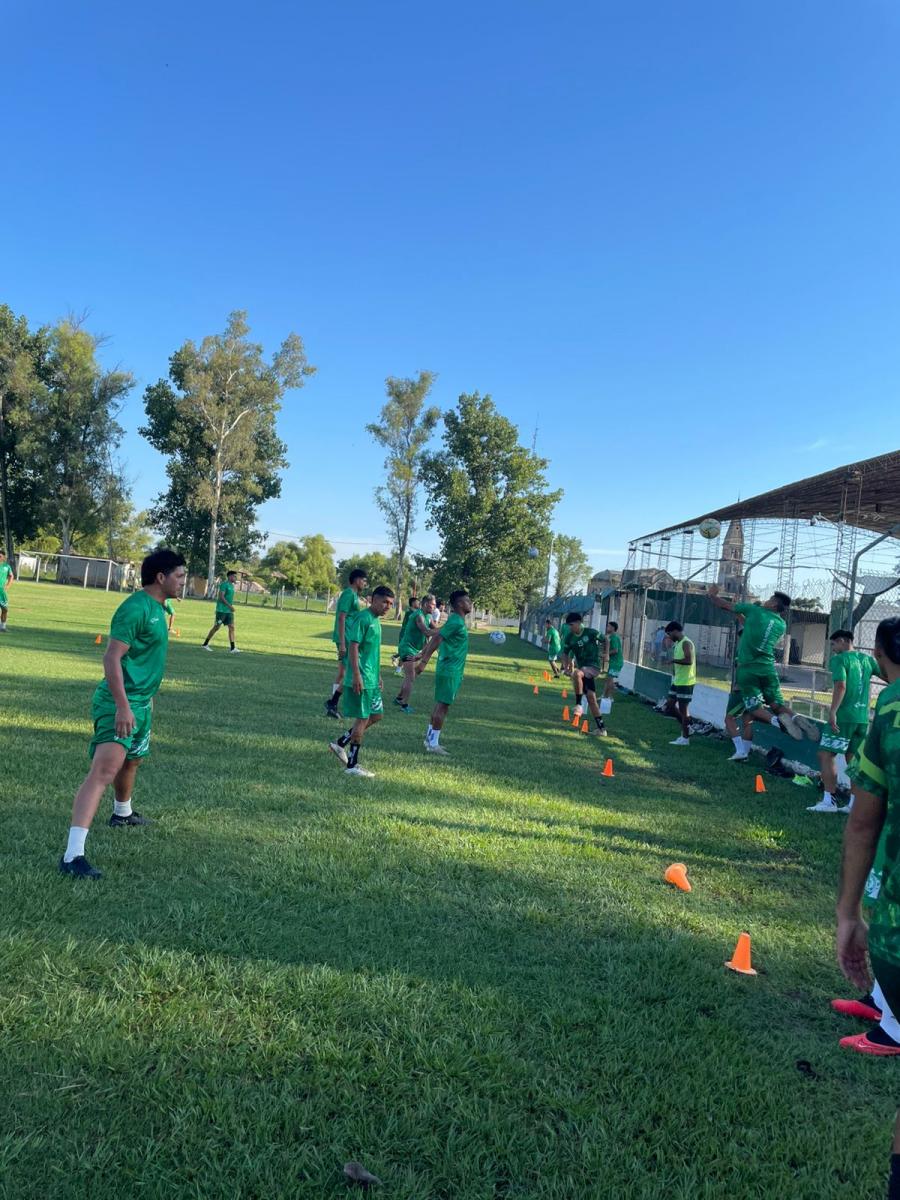 A FULL. El plantel trabaja pensando en Gimnasia de Chivilcoy. El grupo viajará el viernes rumbo a San Francisco.