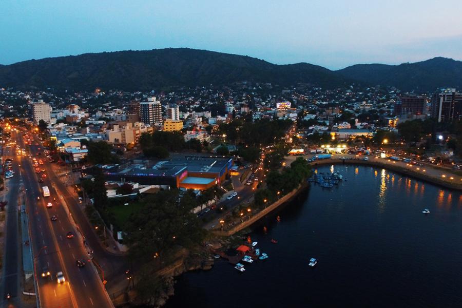 EL PREFERIDO DE JÓVENES Y ADULTOS. Villa Carlos Paz es sinónimo de paz y tranquilidad. / LA BRUJULA 24 