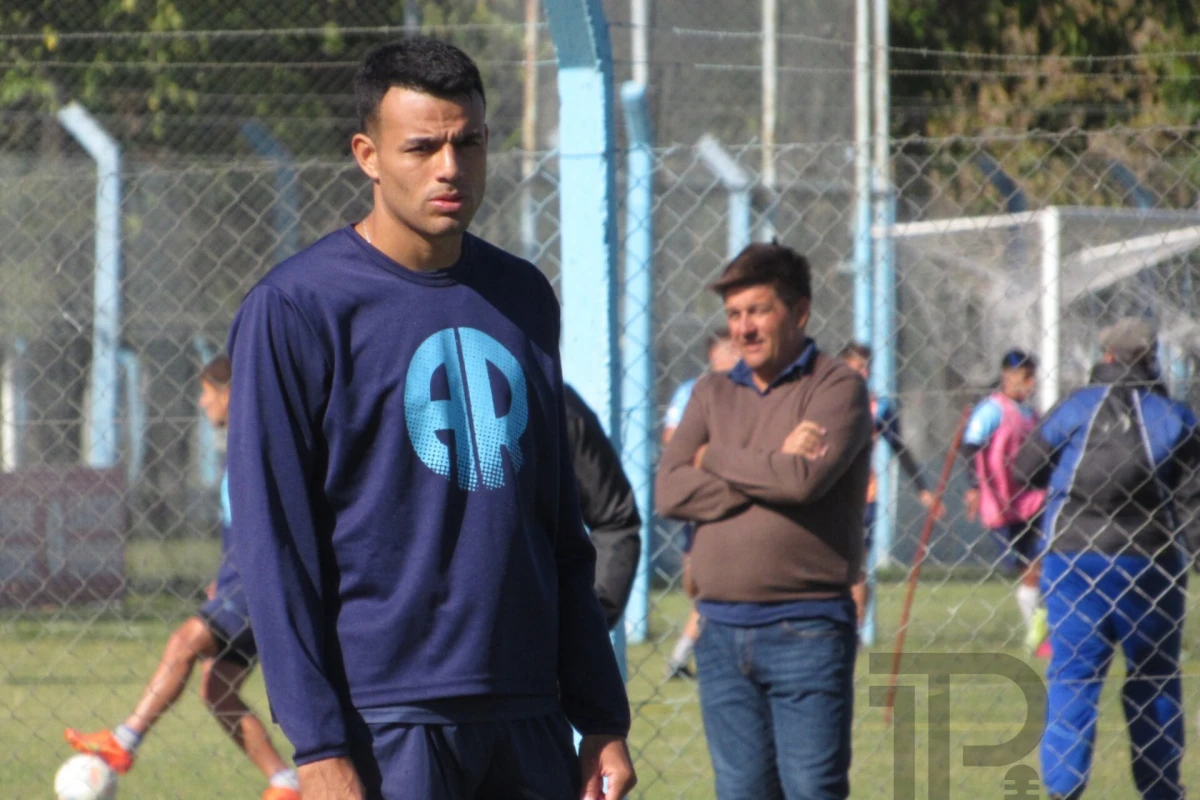 EXPECTANTE. Mauro Osores recurrió a un grupo de profesionales para resolver su salida de Atlético Tucumán.