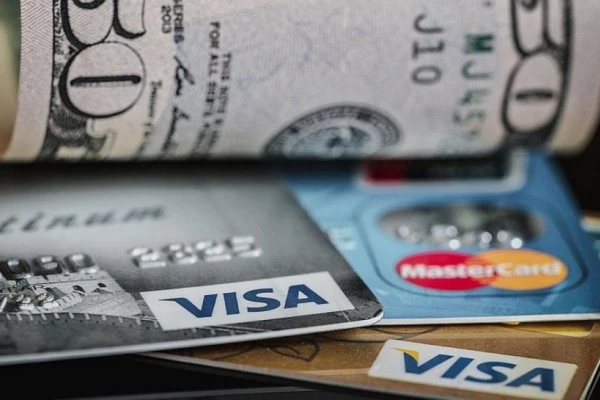 Compras con tarjeta en el exterior: ¿qué información empezará a pedir la ARCA?