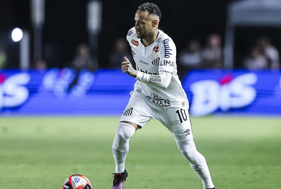 Ante una multitud, Neymar jugó su primer partido en su vuelta a Santos