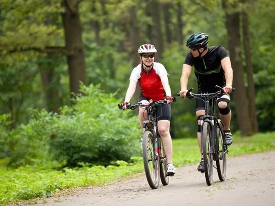 El ciclismo permite quemar más calorías en menos tiempo gracias a la posibilidad de controlar la intensidad del ejercicio.