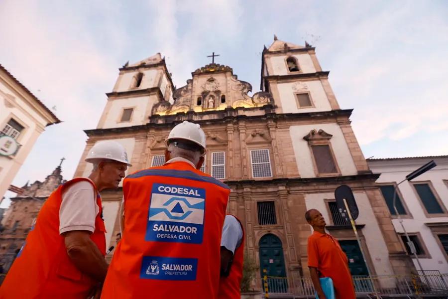 La iglesia permanecerá clausurada hasta identificar la causa exacta del suceso.