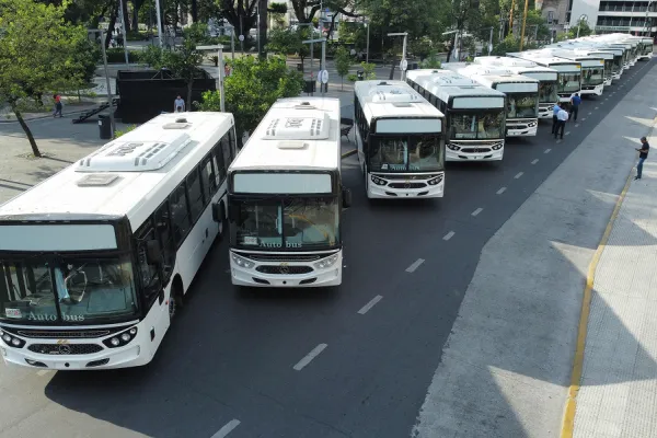 Jaldo presentó las nuevas unidades de colectivos para Tucumán