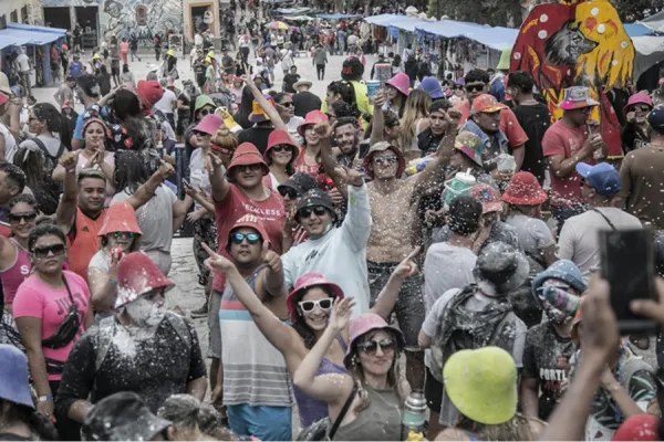 ¡Agarrame, carnaval! Cuánto cuesta viajar en modo gasolero a Jujuy para la fiesta humahuaqueña