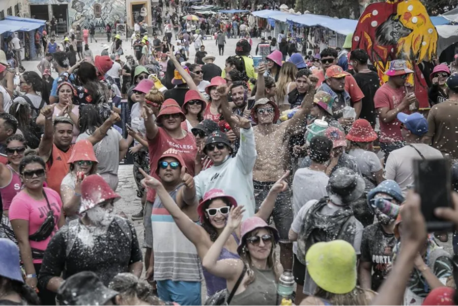 SOLTAME CARNAVAL. El Carnaval de Jujuy es el más vibrante de todo el norte, por ello atrae a turistas de todo el país, por supuesto, incluyendo a los tucumanos. / ARCHIVO LA GACETA.