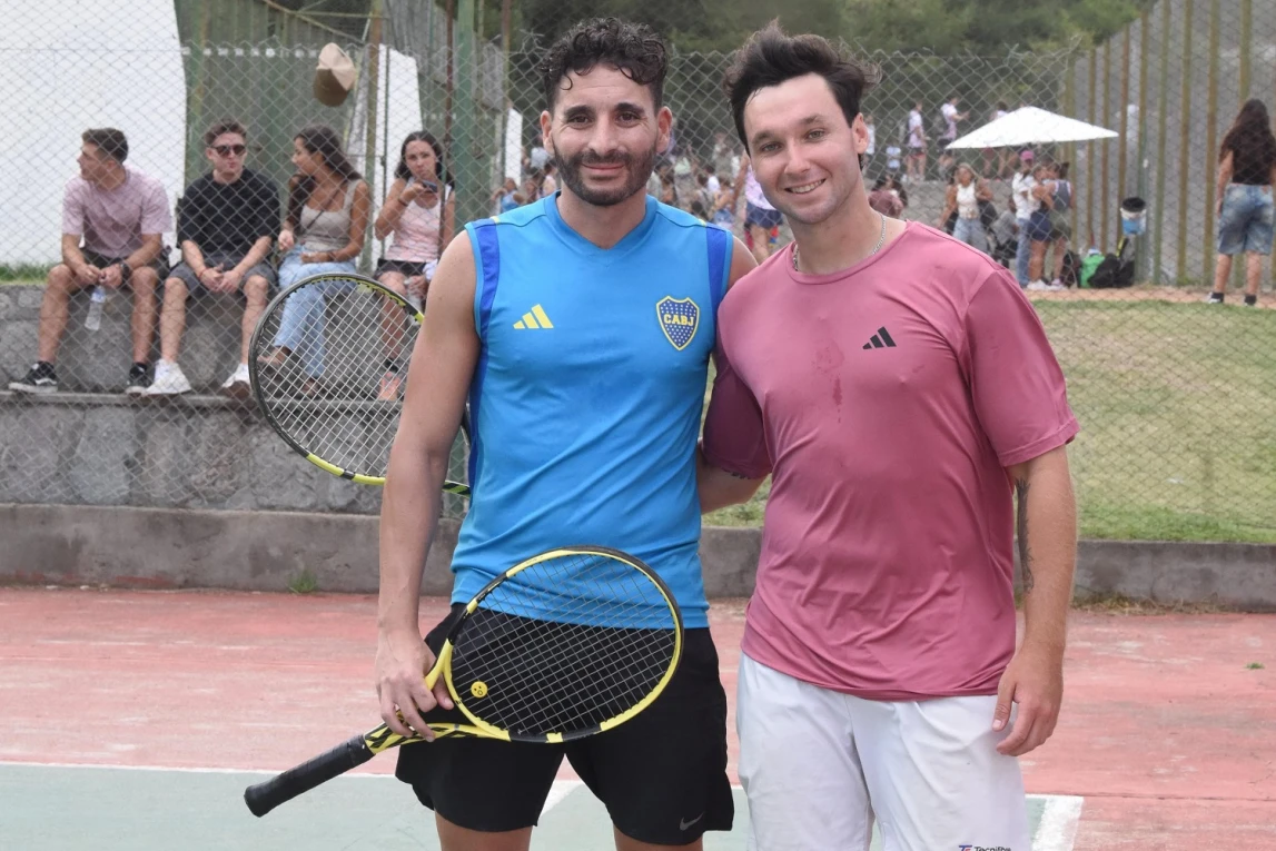 AMIGOS Y SOCIOS EN LA CANCHA. Farías y Echegaray lograron el pasaje a semifinales de Tenis, en las Intervillas tafinistas.