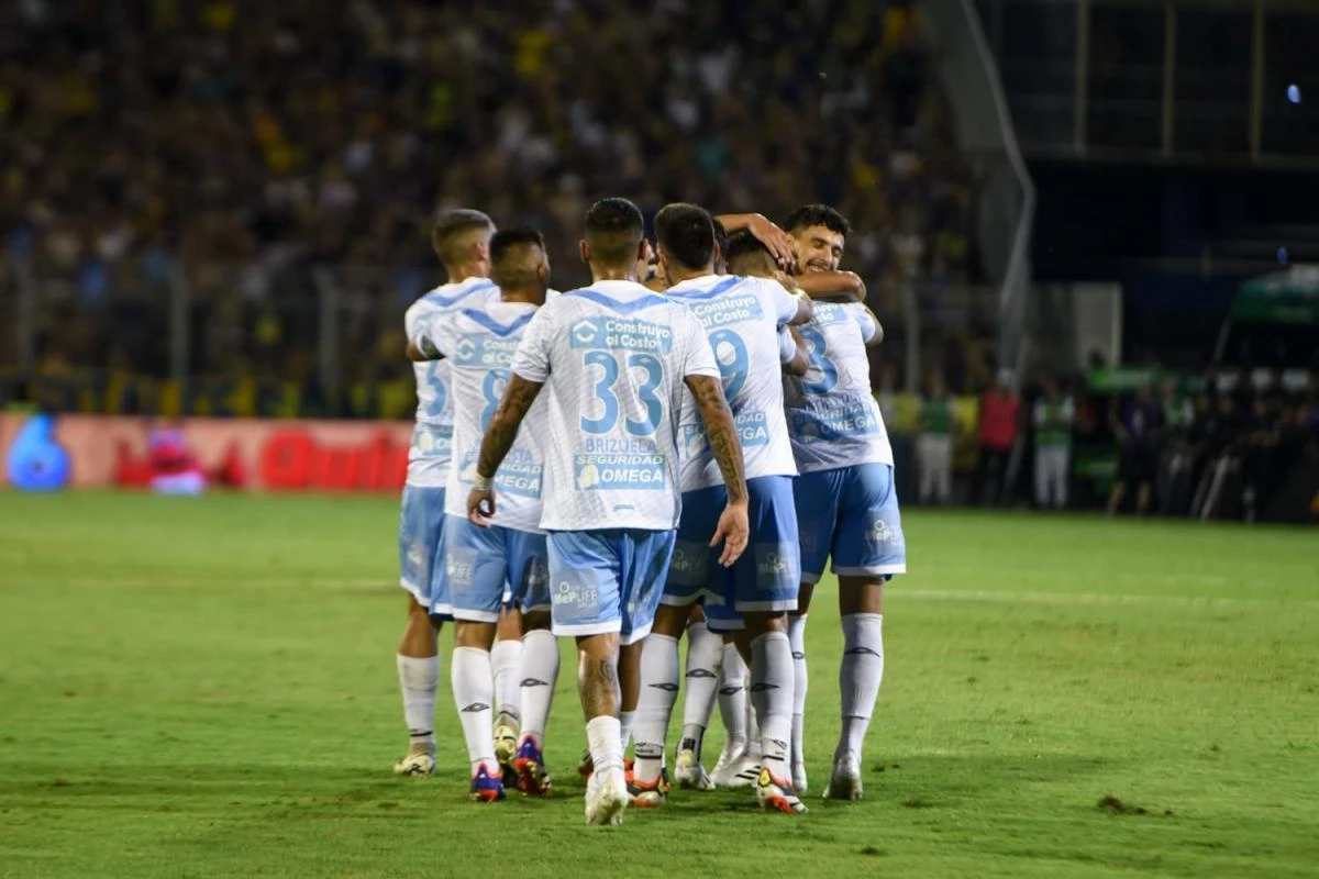 Gol de Atlético Tucumán: ya estaba avisando el Decano siendo más incisivo pone el 1-1