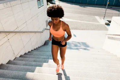 Escaleras como ejercicio: ¿cuántos escalones deberías subir por día para bajar de peso y mejorar tu salud?