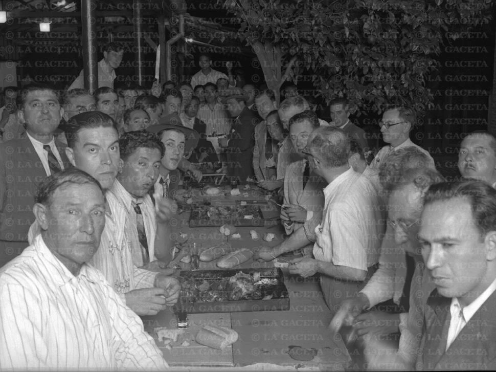 Recuerdos fotográficos: asado después del partido