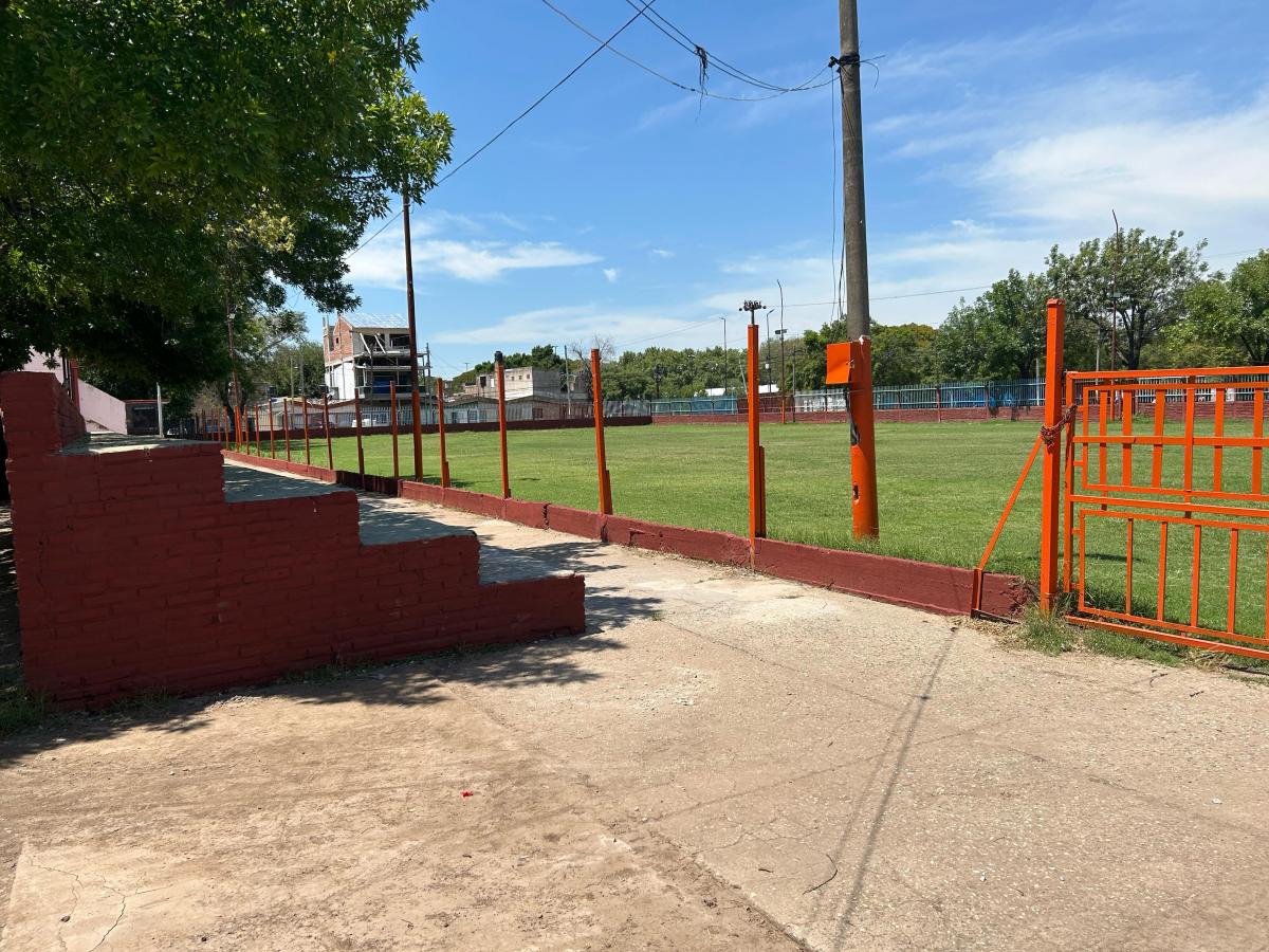 INTACTO. Así luce el campo de juego donde Lionel Messi dio sus primeros pasos con el fútbol.