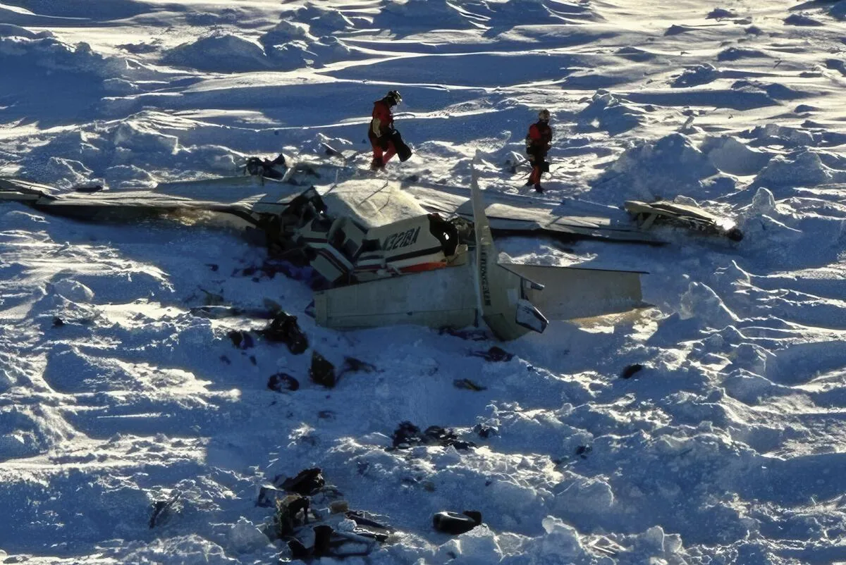 Un avión con diez tripulantes se estrella en Alaska, Estados Unidos. 