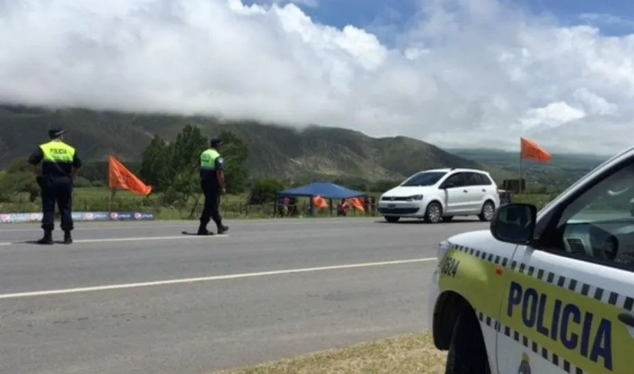 POLICÍAS EN TAFÍ DEL VALLE. 