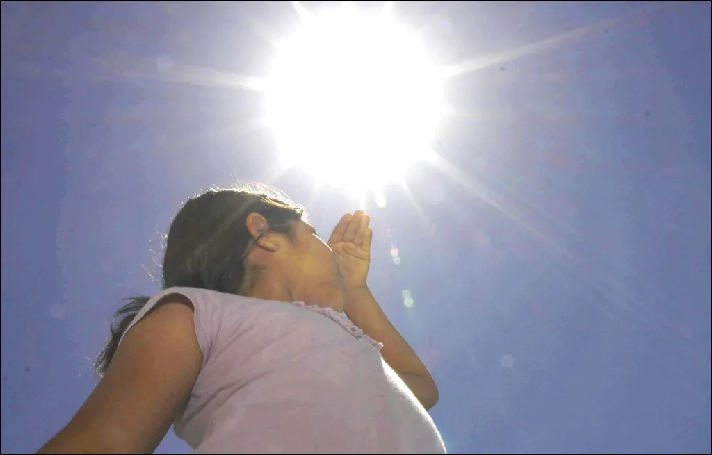 Ola de calor: cómo protegerse del sol correctamente y evitar riesgos