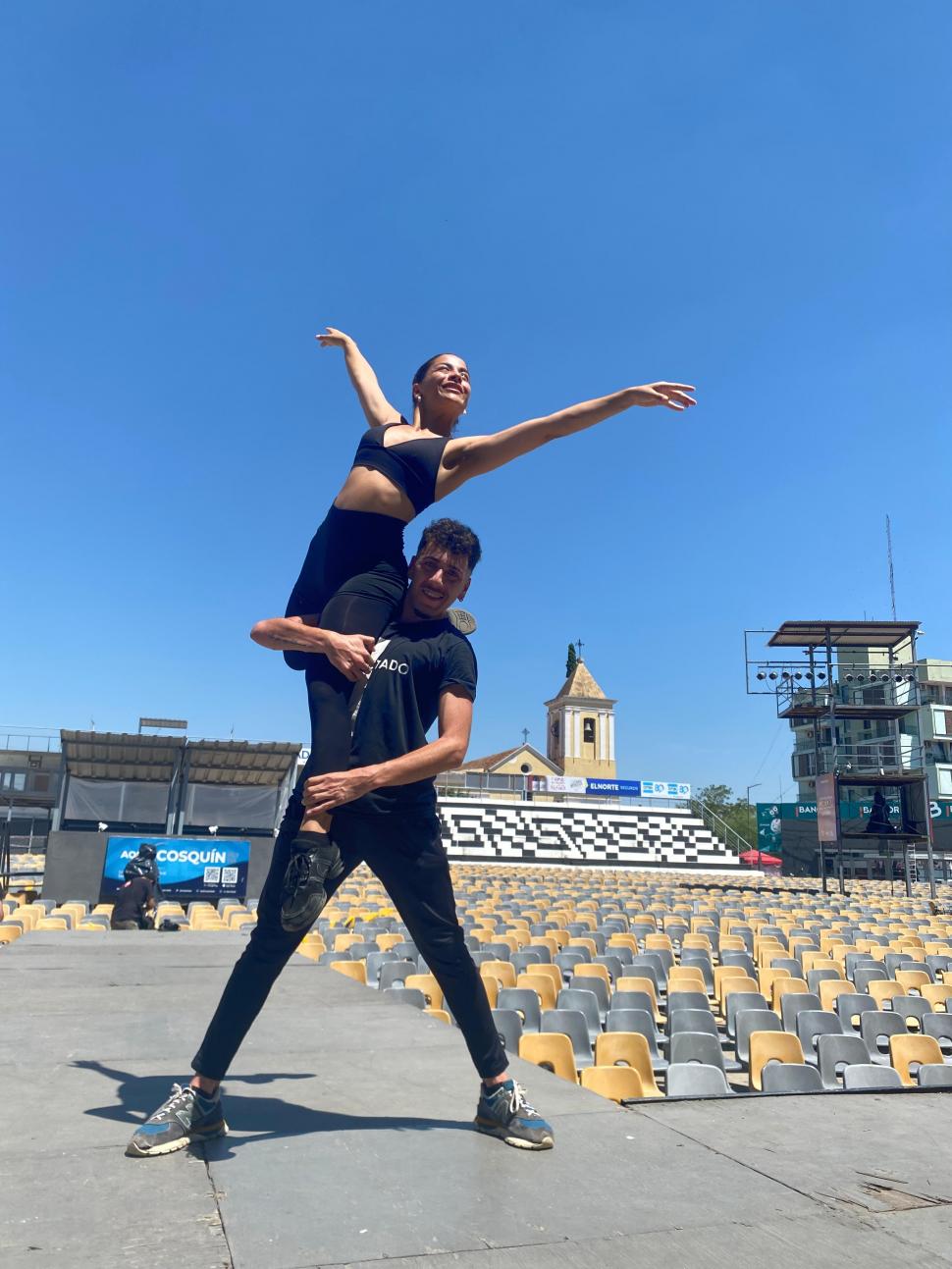 FELICIDAD. Belén sonríe orgullosa al bailar la danza que ama.