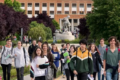 La Fundación Carolina abre una convocatoria para pasar un verano y estudiar en Madrid