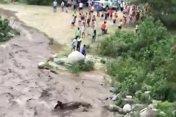 Sorpresiva crecida del Río Grande en El Siambón: Intentamos evacuar, pero nadie nos hizo caso