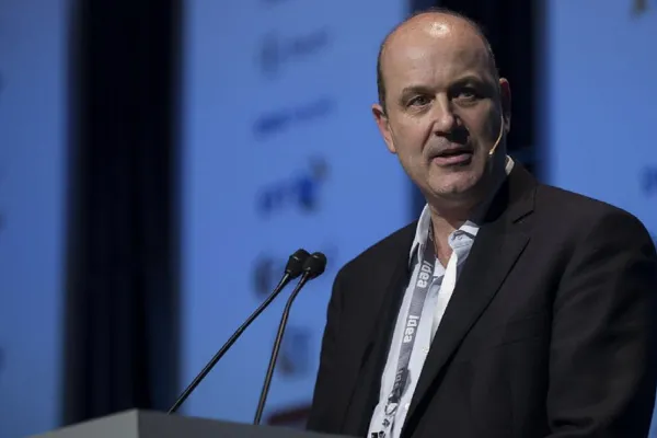 Sturzenegger anunció una nueva desregulación en la industria de las frutas