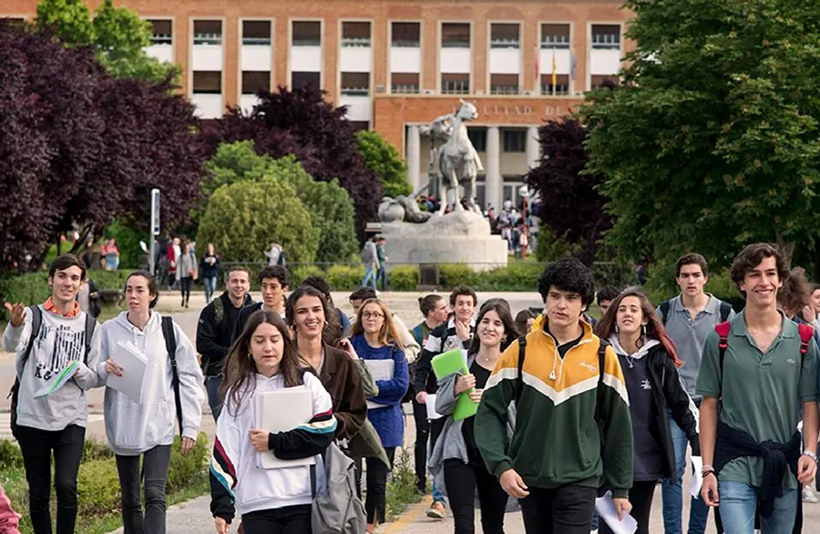 BECA UNIVERSITARIA. Los seleccionados podrán acceder a una gama amplia de cursos sobre temas como innovación social, políticas públicas, desarrollo sostenible, derechos humanos y transformación digital. / FUNDACIÓN CAROLINA