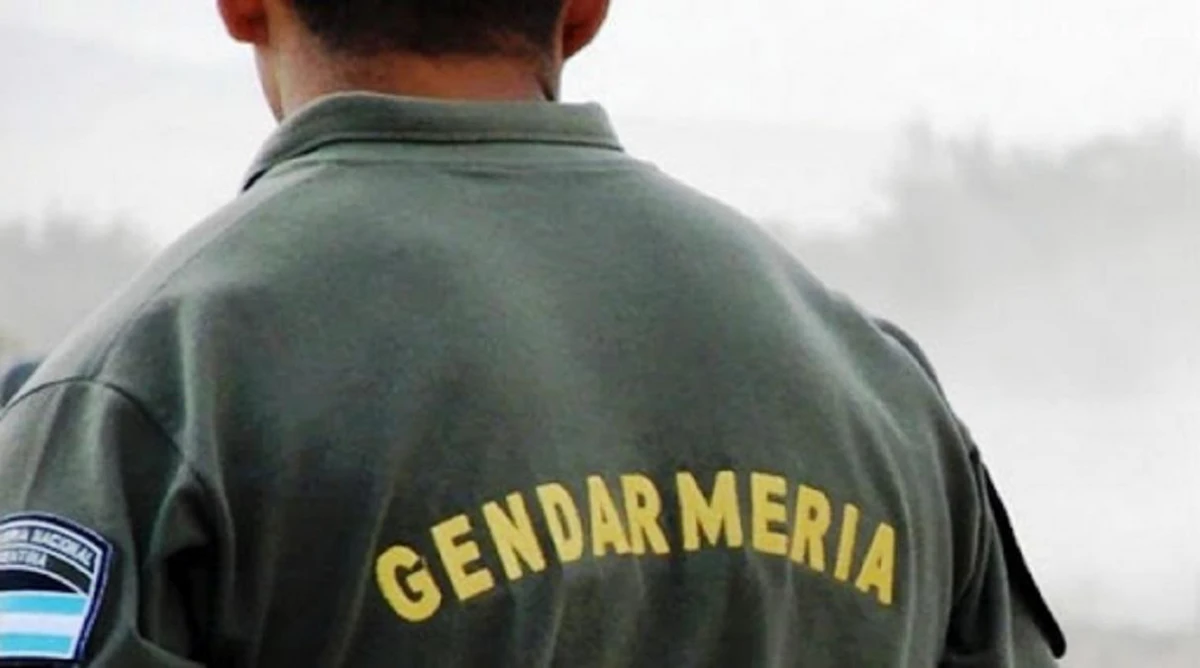 Gendarmería detuvo a un hombre que transportaba marihuana y cocaína