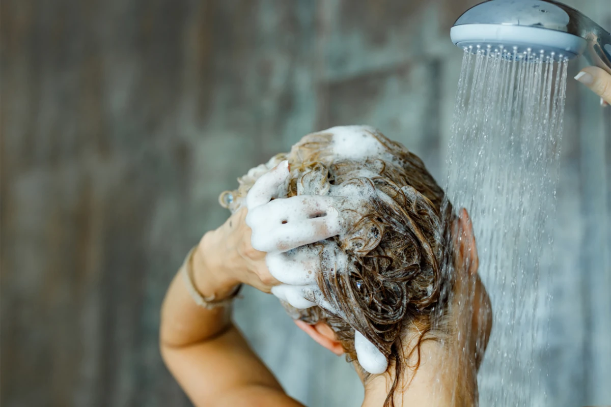 ¿Con qué frecuencia lavar el pelo en verano?