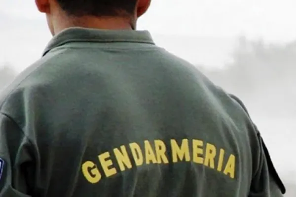 Gendarmería detuvo a un hombre que transportaba marihuana y cocaína