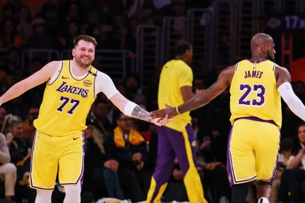 La impactante asistencia de Luka Doncic a LeBron James en su debut en Los Ángeles Lakers
