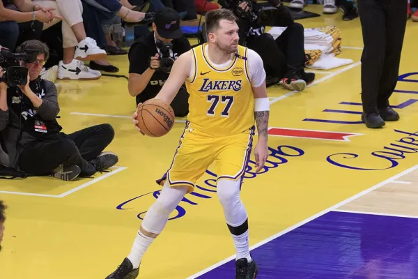 El increíble regalo de Los Ángeles Lakers a sus fanáticos en el debut de Luka Doncic