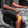 ¿Andar en bicicleta ayuda a aliviar el dolor de rodilla? Esto recomiendan los especialistas