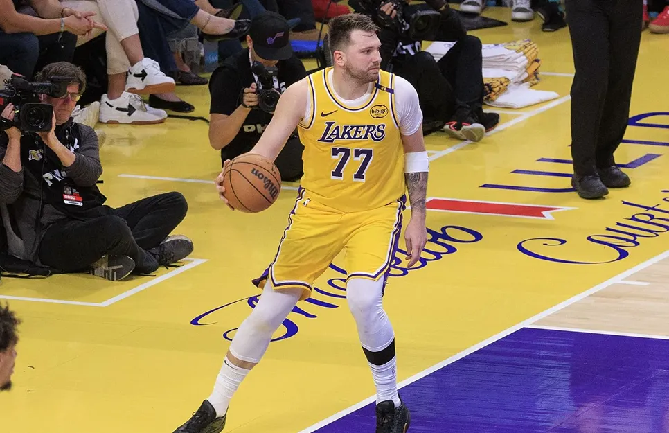 El increíble regalo de Los Ángeles Lakers a sus fanáticos en el debut de Luka Doncic