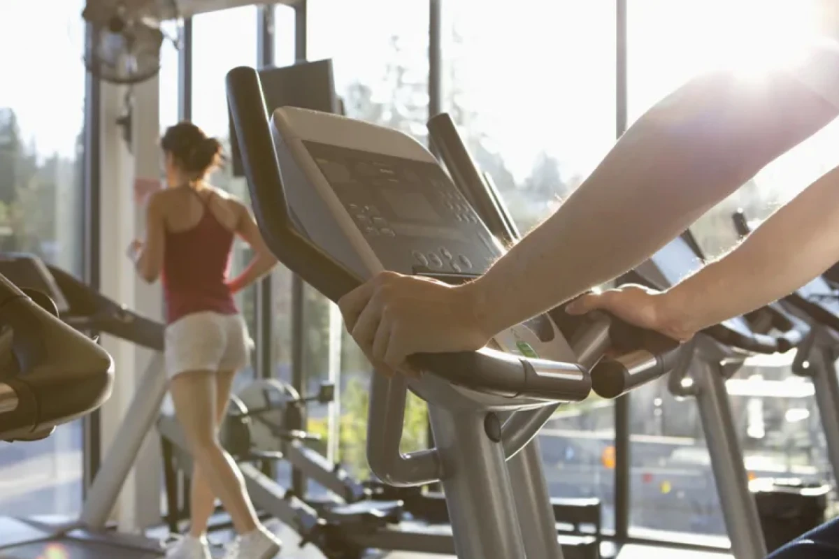 ¿Cuál es mejor, bici fija o cinta de correr?