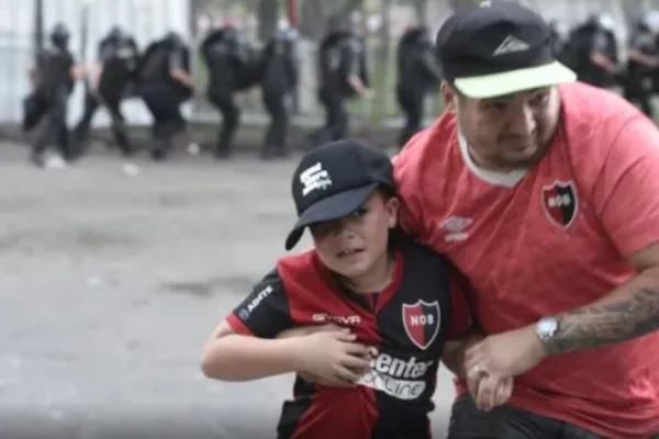 El gol de un ex San Martín de Tucumán desató el enojo y los incidentes que provocaron los hinchas de Newells